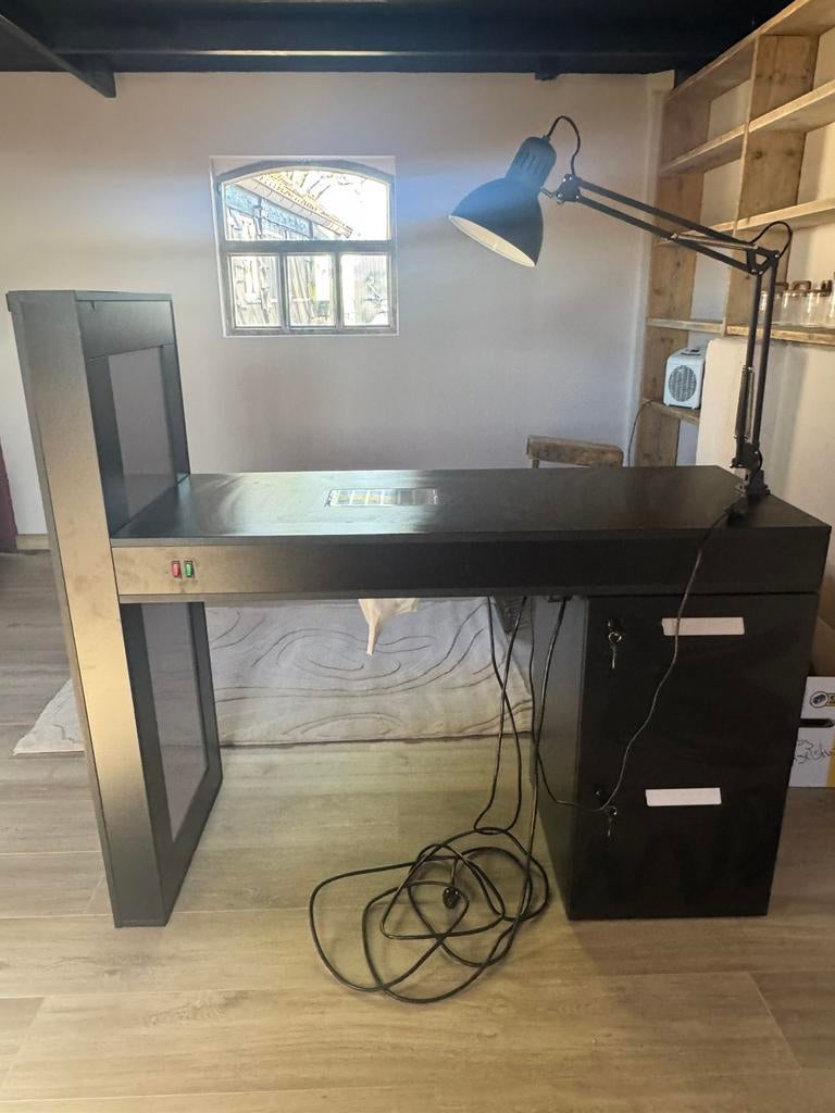 nageltafel met afzuiging & lamp, Ophalen, Gebruikt