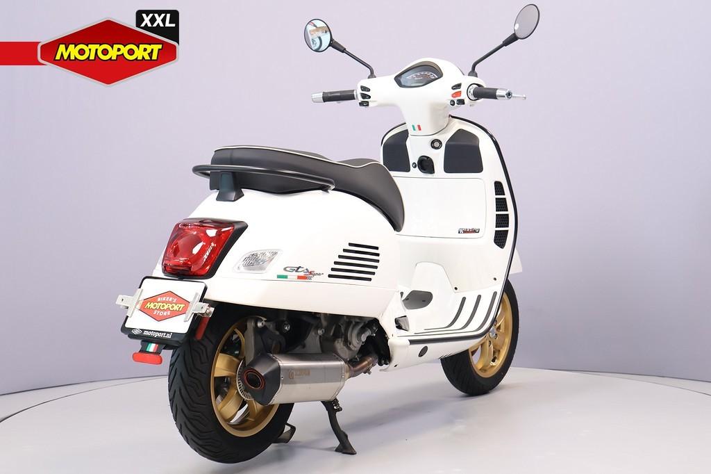Vespa GTS 300 SUPER (bj 2022), Motoren, Scooter, Bedrijf, Piaggio Vespa B.V., Minervum 7272
4817 ZM  Breda, NL