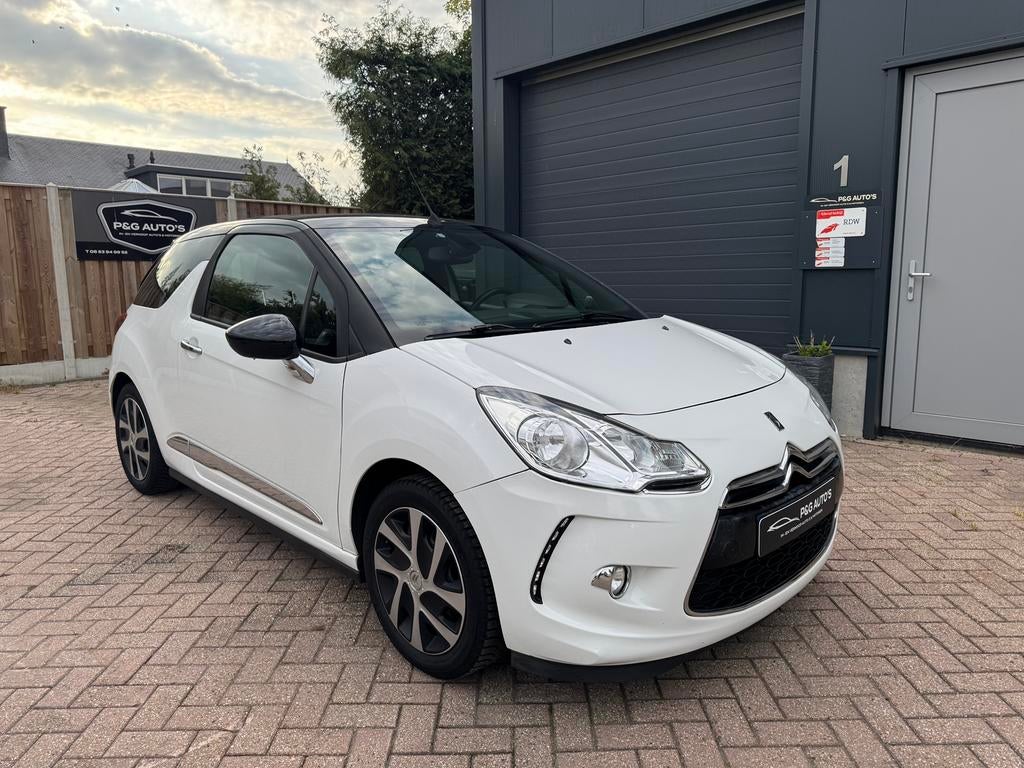 Citroën DS3 1.2 VTI Cabrio 2013 Wit, Auto's, Citroën, 40 €/maand, Zwart, 1199 cc, 4 stoelen