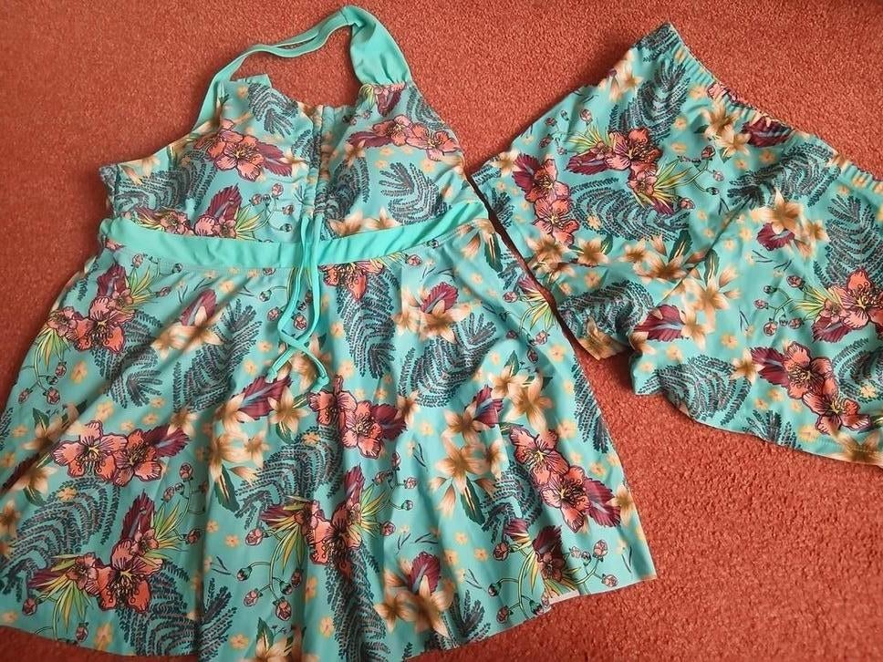 Tankini met bloemenprint en bijpassend broekje, Overige typen, Overige kleuren, Ophalen of Verzenden, Onbekend