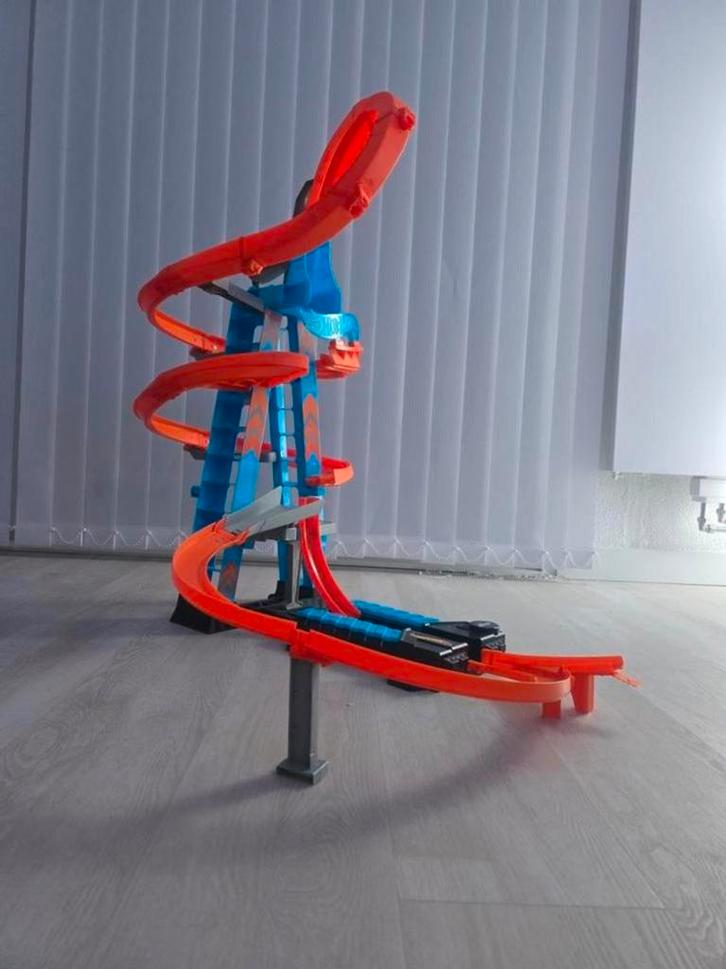 Hot Wheels Wolkenkrabber Racebaan, Kinderen en Baby's, Speelgoed | Overig, Gebruikt, Jongen of Meisje, Ophalen of Verzenden