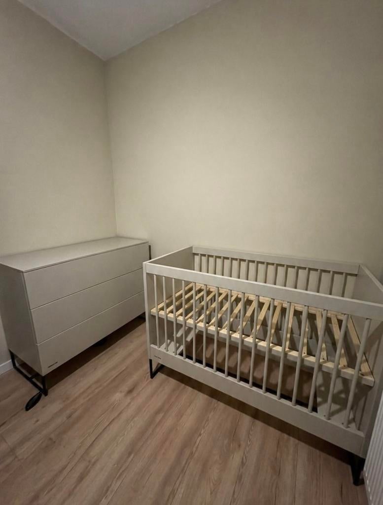 Kidsmill Ledikant 60x120cm en Commode - Zo goed als nieuw, Ophalen of Verzenden, Zo goed als nieuw, Lattenbodem, Minder dan 140 cm
