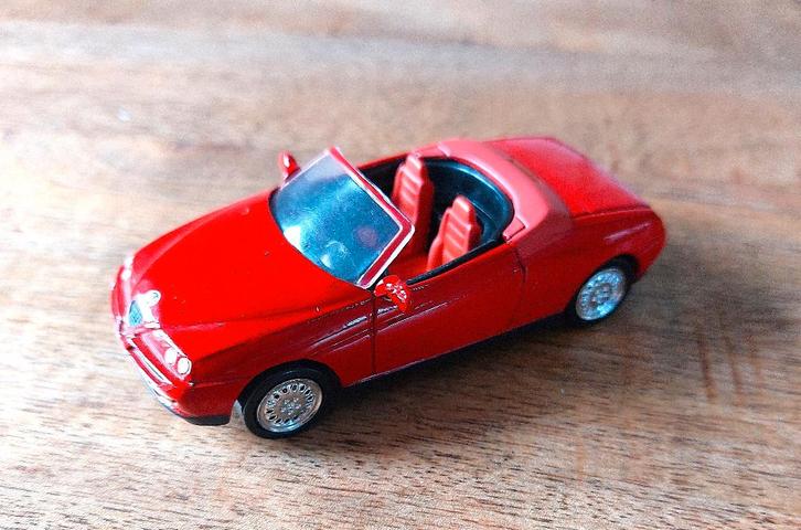 Alfa Romeo Spider 1 op 18 model, Hobby en Vrije tijd, Modelauto's | 1:18, Zo goed als nieuw, Auto, Maisto, Ophalen of Verzenden