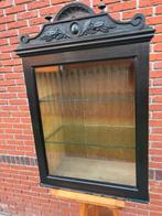 Brocante vitrinekast met kuif., Ophalen