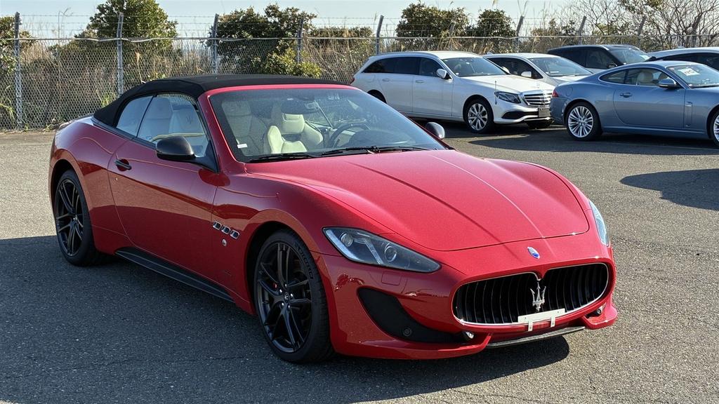 Maserati GranCabrio Sport 4.7L 2015 Uniek & Mooi (BTW AUTO), Auto's, Maserati, Automaat, 453 pk, Cabriolet, Bedrijf