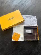 Fendi Scarf, Ophalen