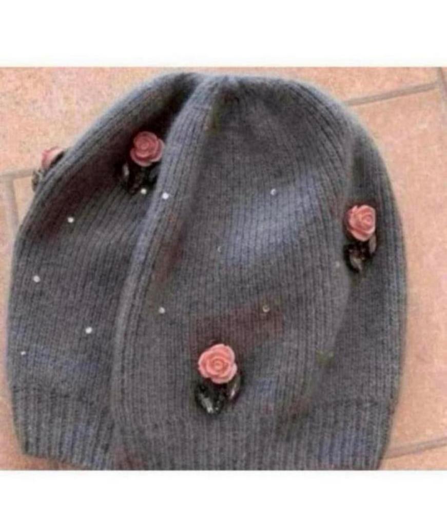 Monnalisa muts met roosjes en steentjes, Kinderen en Baby's, Kinderkleding | Mutsen, Sjaals en Handschoenen, Gebruikt, Meisje