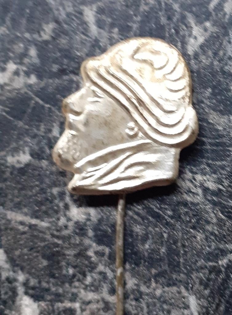 speldjes Koninklijk Huis en Royalty Wilhelmina Juliana etc., Ophalen of Verzenden, Gebruikt, Nederland, Speld(je) of Lepel(tje)