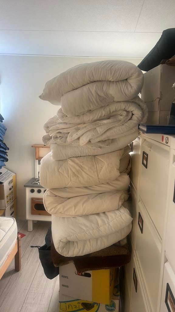 Veel gratis dekbedden, Huis en Inrichting, Ophalen, Gebruikt, Eenpersoons, Wit