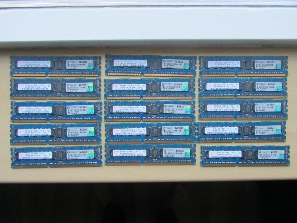 15x Hynix 2GB PC3-10600 DDR3-1333MHz ECC Registered CL9, Computers en Software, RAM geheugen, Zo goed als nieuw, Server, 2 GB