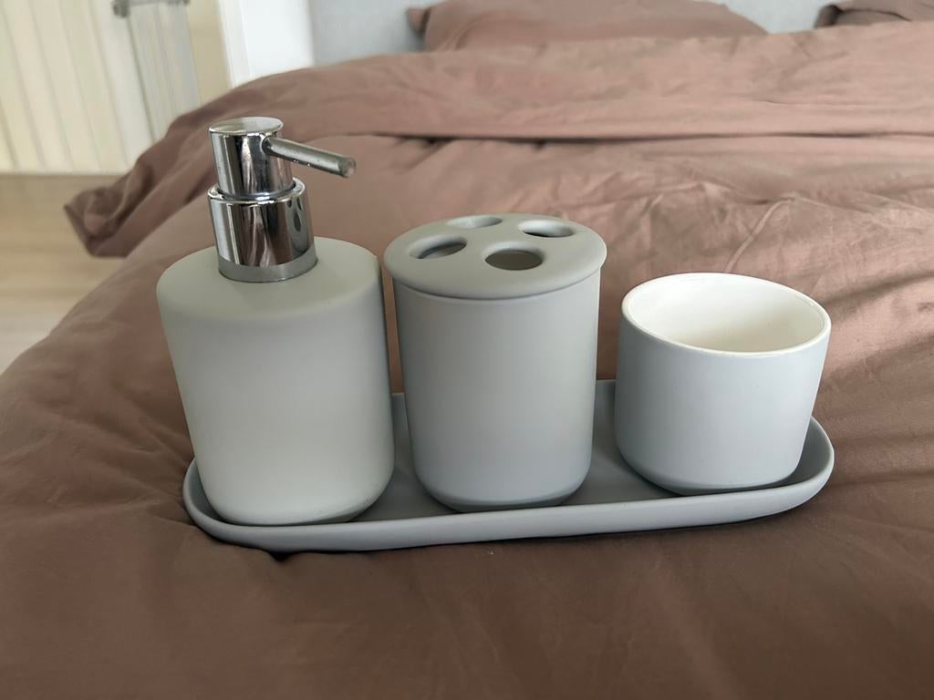 Hema badkamerset grijs 4-delig, zo goed als nieuw!, Ophalen, Zo goed als nieuw, Grijs, Overige typen