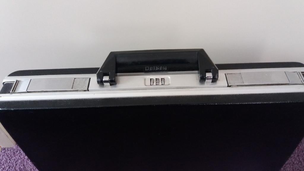 DIPLOMAAT KOFFER van DELSEY voor 20 euro, Overige materialen, Slot, Minder dan 50 cm, Ophalen of Verzenden