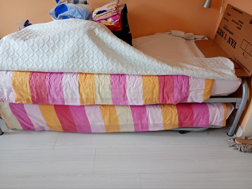 2x 1-persoons bed, uitklapbaar tot 2-persoons bed, Ophalen, 90 cm, Eenpersoons, Wit