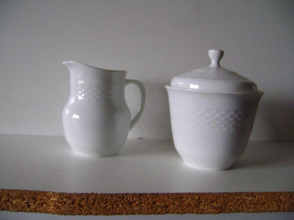 Hutschenreuther Tradition melkkannatje en suikerpotje, Overige typen, Ophalen of Verzenden, Zo goed als nieuw, Overige stijlen