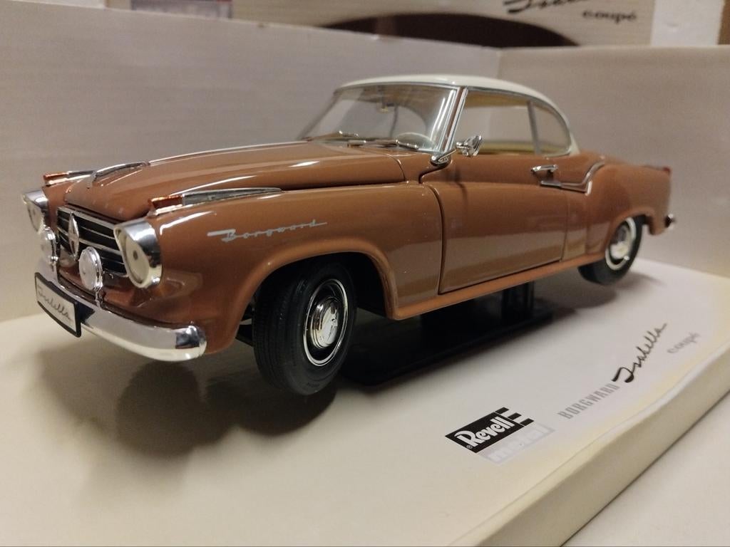 Borgwart Isabella coupe bruin choco Revell metal 1:18 KRD, Hobby en Vrije tijd, Modelauto's | 1:18, Zo goed als nieuw, Auto, Revell