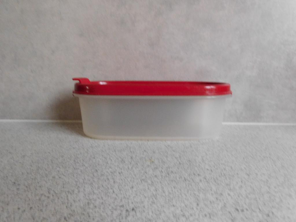 Tupperware Ruimtespaarder Ovaal 0,5 Ltr. Rood, Ophalen of Verzenden, Zo goed als nieuw, Rood, Overige typen