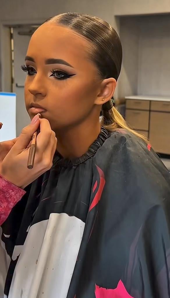 Makeup artiest gezocht, Ophalen of Verzenden, Nieuw, Overige kleuren, Handen en Nagels
