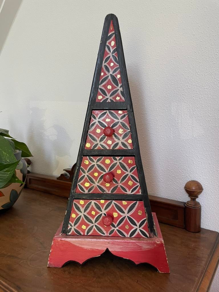 Rood piramidekastje, Ophalen of Verzenden