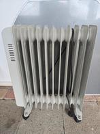 Oliegevulde radiator op wieltjes, Doe-het-zelf en Verbouw, Ophalen, 30 tot 80 cm, Gebruikt, Radiator