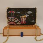 Louis Vuitton M69744 Vivienne Chain Pochette, Sieraden, Tassen en Uiterlijk, Tassen | Damestassen, Louis Vuitton, Gebruikt, Support@louisvuitton.com