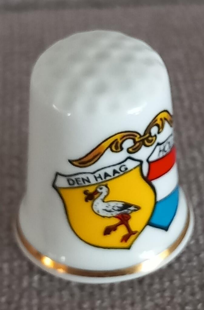 Vingerhoedje Den Haag Holland, Verzamelen, Vingerhoedjes, Ophalen of Verzenden, Zo goed als nieuw, Porselein, Nederland