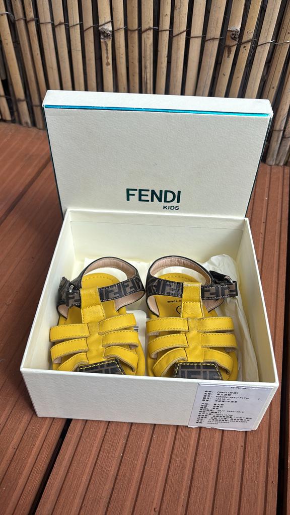 Fendi sandalen, Ophalen of Verzenden, Zo goed als nieuw, Zwart, Overige merken