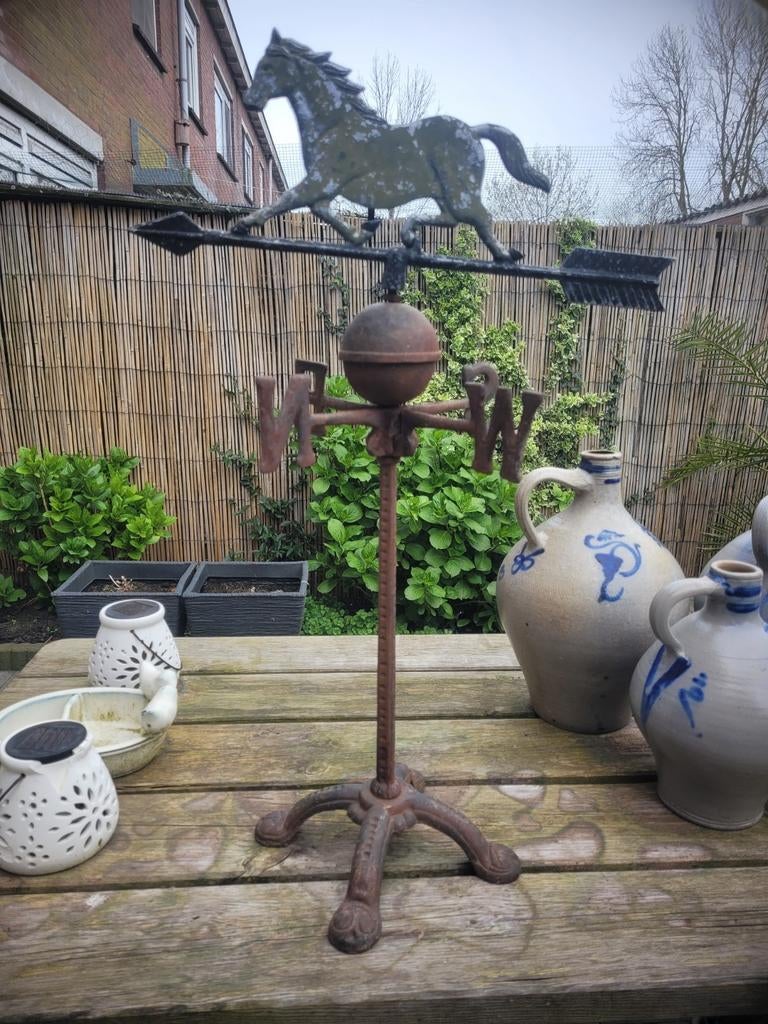 Grote gietijzeren windvanger met paard, Ophalen