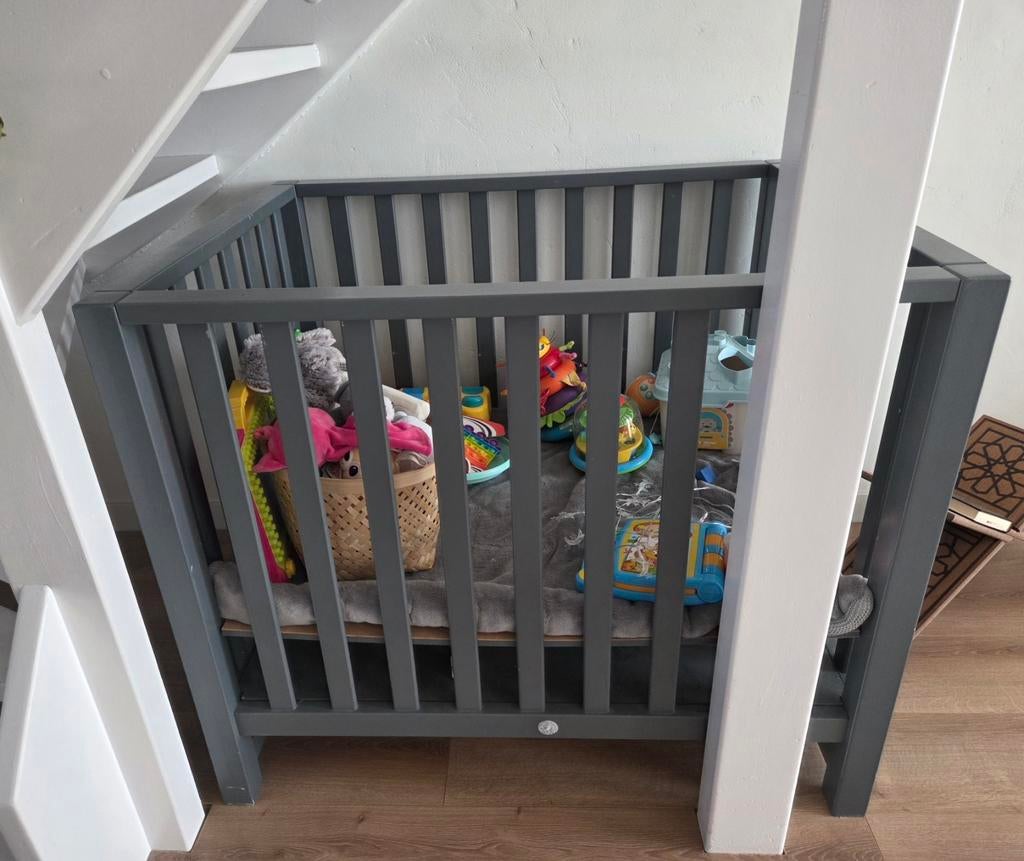 Grijze houten speelbox met boxkleed, Kinderen en Baby's, Boxen, Ophalen, Gebruikt, Vierkant, Boxkleed