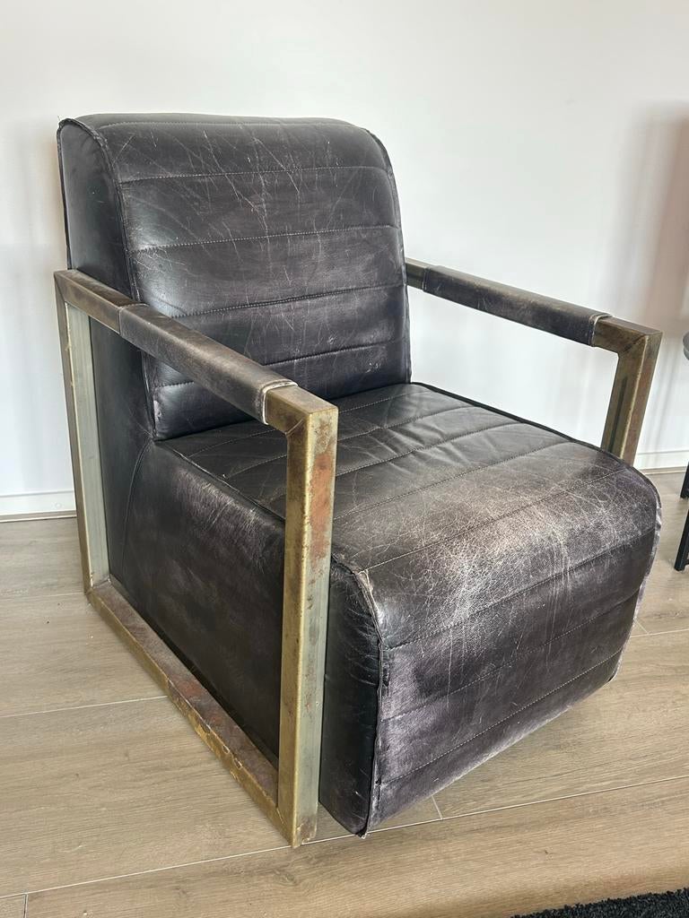 Vintage Leren Fauteuil met Metalen Frame - Op te poetsen, Huis en Inrichting, Fauteuils, Ophalen, Gebruikt, 50 tot 75 cm, Leer