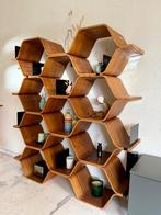 Made Hexagon Honingraat kast in notenhout, Met plank(en), Gebruikt, 100 tot 150 cm, Trendy