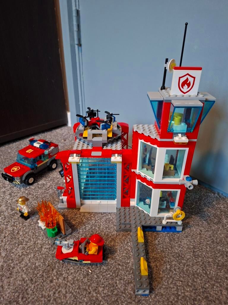 Lego brandweerkazerne 60215, Ophalen, Zo goed als nieuw, Complete set, Lego