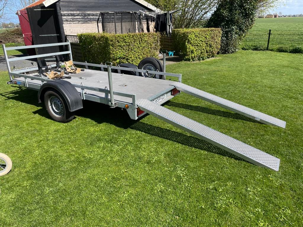 Zeer nette motor aanhanger voor 2 tot 3 motors, Ophalen