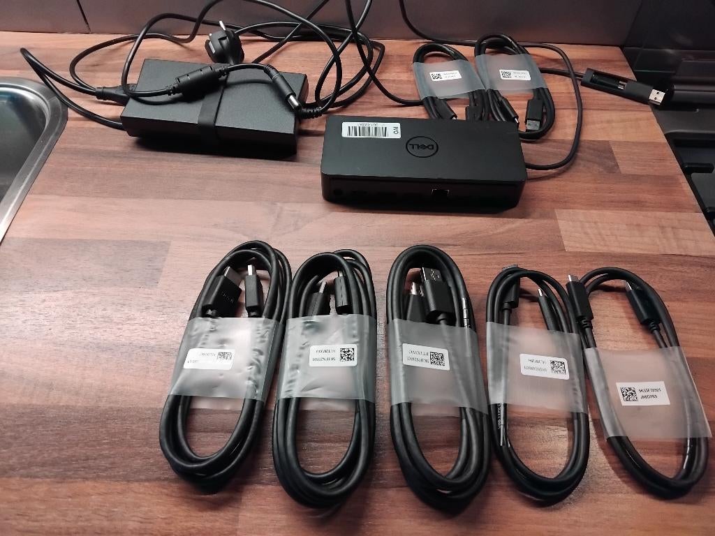 Dell Docking Station(C) Compleet inclusief Nieuwe Kabeltjes, Computers en Software, Dockingstations, Ophalen of Verzenden, Zo goed als nieuw