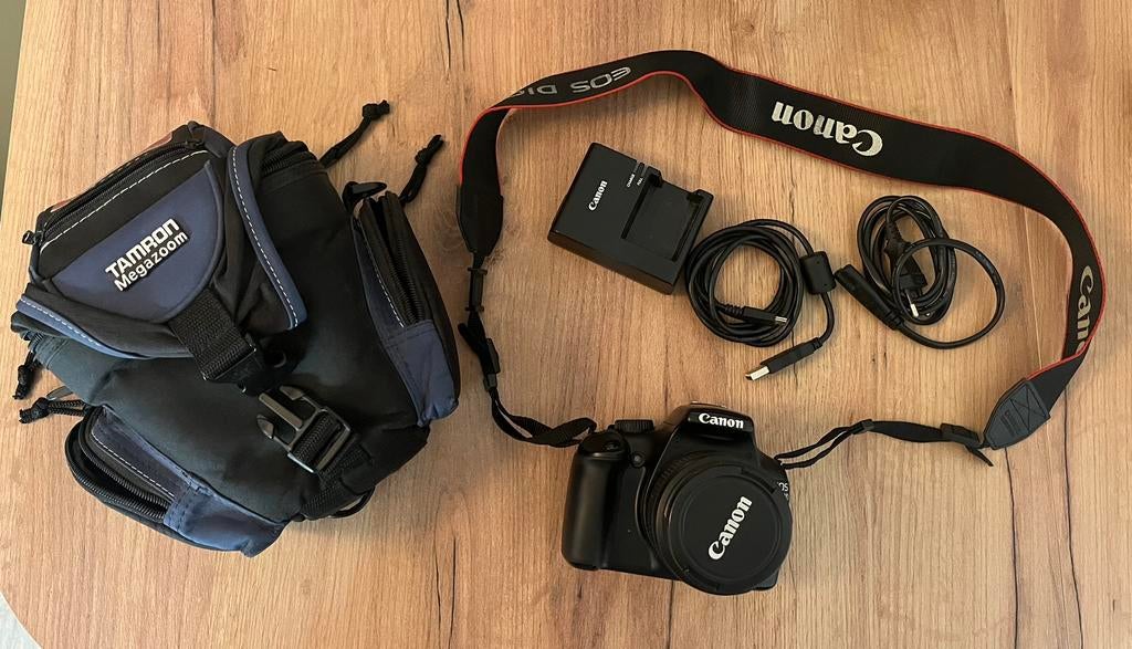 Canon EOS 1100D, 18-55mm lens en tasje, Ophalen of Verzenden, Gebruikt, Standaardlens