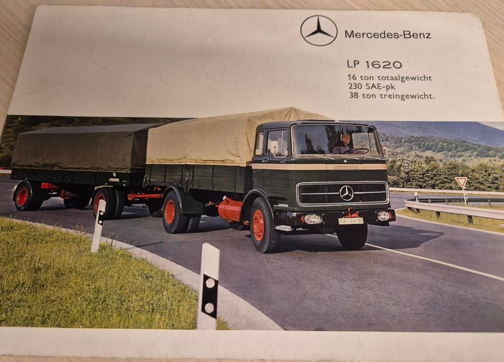Jaren 60 Nederlands Mercedes LP 1620 16 tons trucks folder, Boeken, Ophalen of Verzenden, Zo goed als nieuw, Mercedes