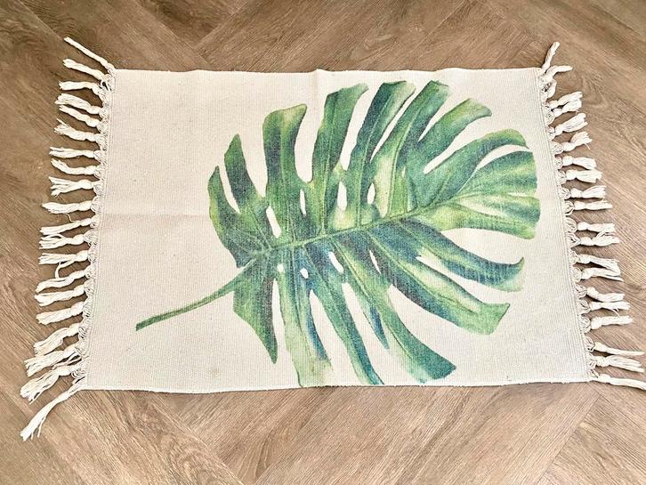 Beige Vloerkleedje met monstera blad 80 x 55 cm, Huis en Inrichting, Stoffering | Tapijten en Kleden, 50 tot 100 cm, Rechthoekig