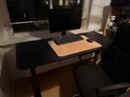 Ikea office desk (140x60cm) and chair, Huis en Inrichting, Bureaus, Ophalen, Zo goed als nieuw