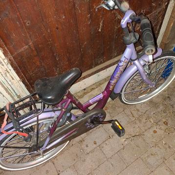 Kinderfiets 6/7 jaar - voor bij opa en oma beschikbaar voor biedingen