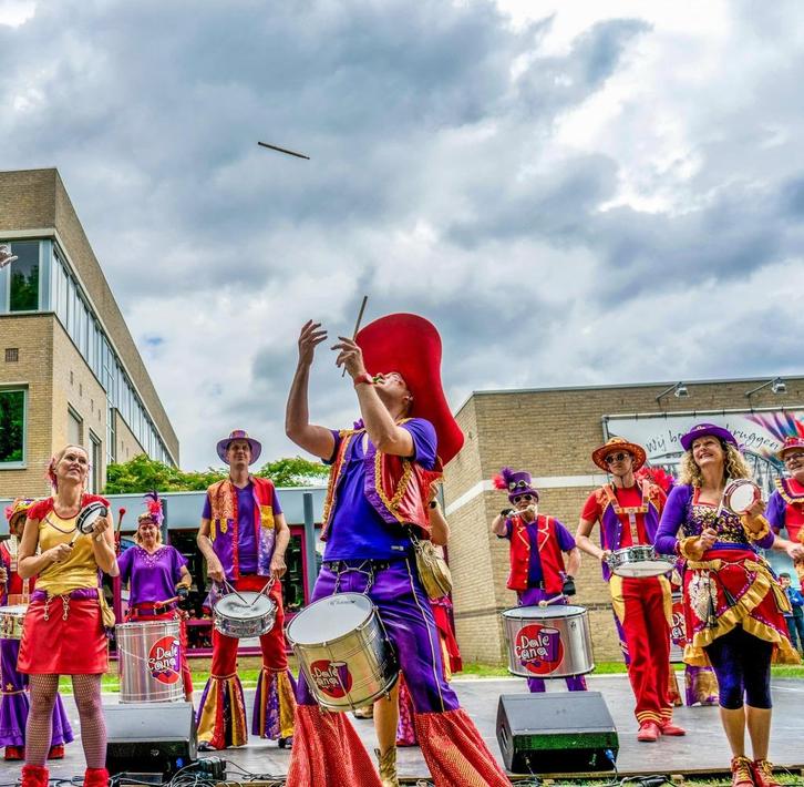 Boek Samba Percussie band voor uw evenement, Brasband, Muziek en Instrumenten, Percussie, Nieuw, Melodische percussie, Ophalen