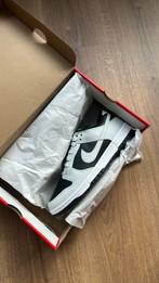 Nike Dunk Low Volt EU 44, Ophalen of Verzenden, Nieuw, Overige kleuren