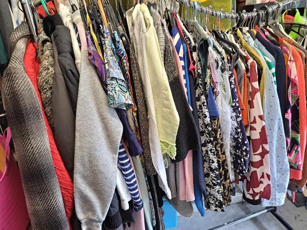 Partij kleding en schoenen, Ophalen, Zo goed als nieuw