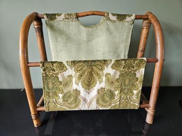 Vintage / retro rotan lectuurhouder/ krantenbak stof bekleed beschikbaar voor biedingen
