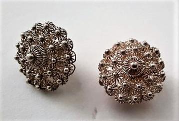 Mooie ronde oorbellen, clips met knoopjes bolletje (5489) beschikbaar voor biedingen