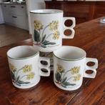 Wedgwood  FLORABUNDA  Puntgave grote mokken/bekers, Wedgwood, Ophalen of Verzenden, Zo goed als nieuw