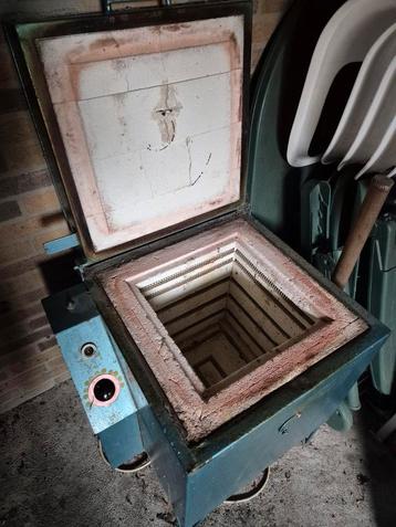 Pottenbakoven - Zeer Zwaar beschikbaar voor biedingen