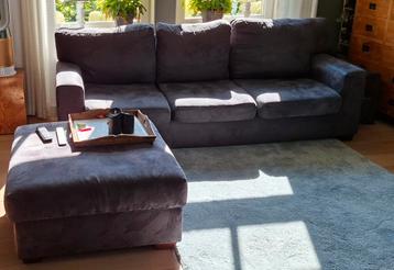 3 zits bank met losse poef en kussens