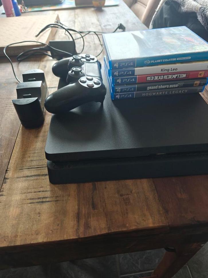 Playstation 4 met oplaadstation en spellen, Spelcomputers en Games, Spelcomputers | Sony PlayStation 4, Zo goed als nieuw, Original