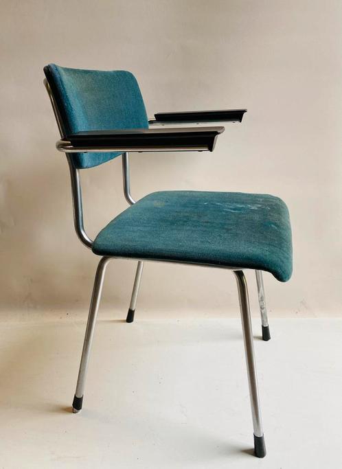Gispen stoel 1235 met armleggers , opknapper, Huis en Inrichting, Stoelen, Gebruikt, Eén, Metaal, Stof, Blauw, Ophalen of Verzenden