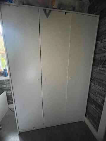 KLEPPSTAD ikea Kledingkast met 3 deuren, wit, 117x176cm 55cm