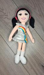 K3 knuffelpop glitter jurkje regenboog Studio 100, Ophalen of Verzenden, Zo goed als nieuw, Overige typen